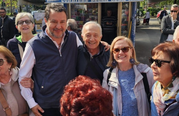 SALVINI IN PIAZZA PER PACE, LAVORO, SICUREZZA   