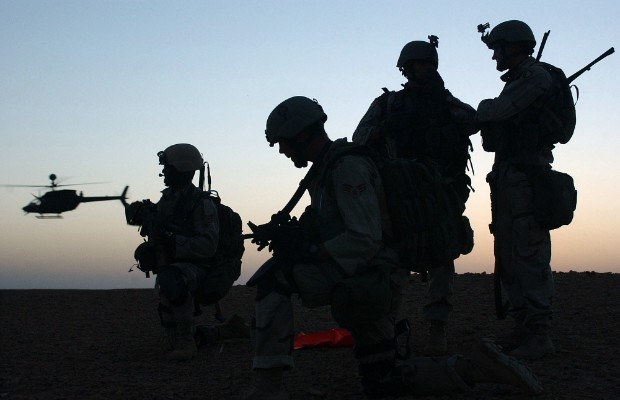 IRAN, SALGONO A 6 <BR> I SOLDATI USA CADUTI