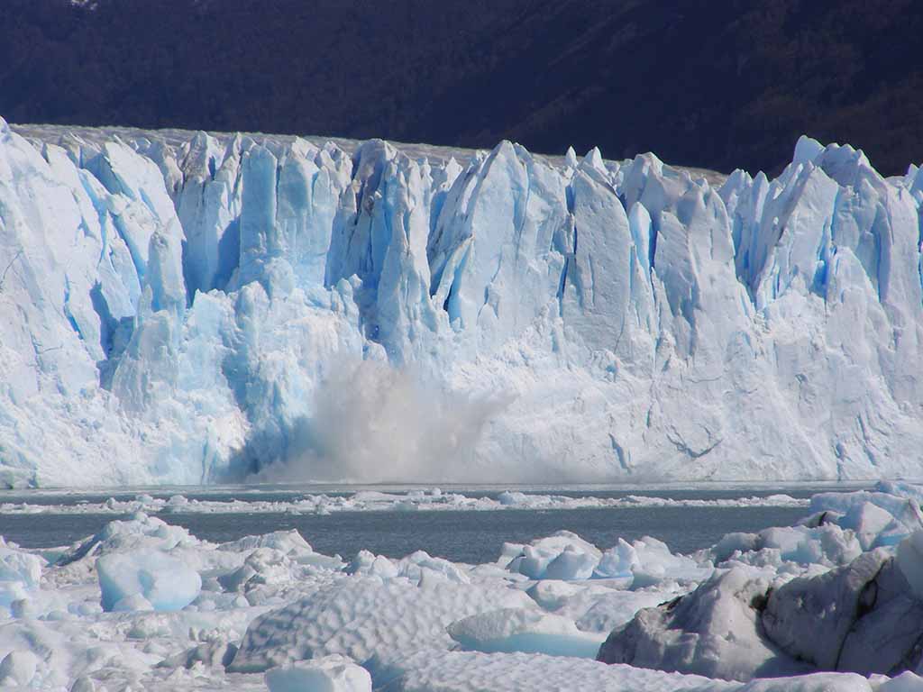 539 - Ghiacciaio Perito Moreno distacco di una lastra - Argentina