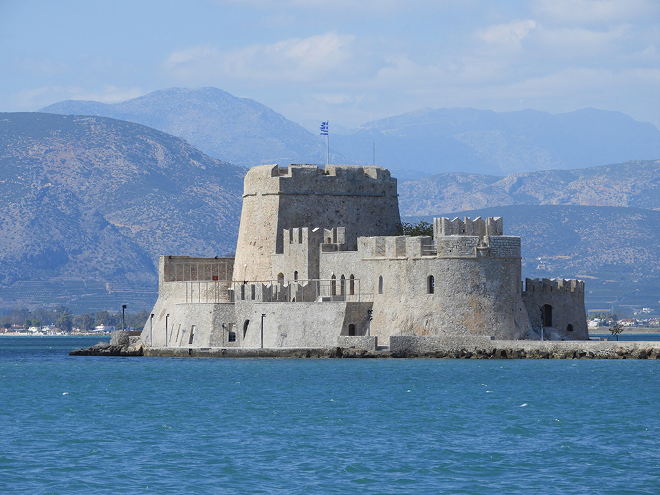 1063 - il castello di Bourtzi nel porto di Nauplia - Grecia 