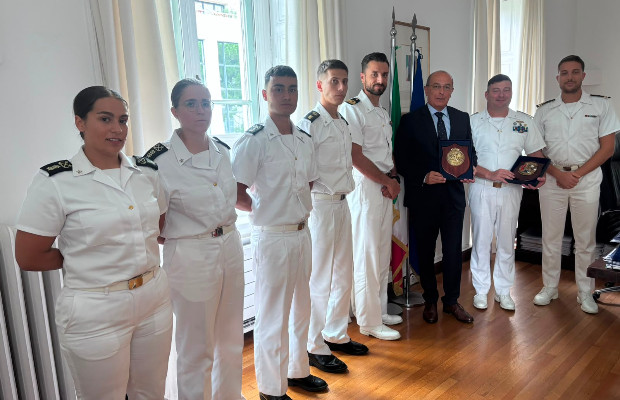 Grecia, lâAmbasciatore Cuculi riceve il Comandante di Nave San Marco