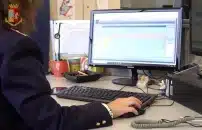 Gli ignobili adescatori online di giovani e giovanissimi