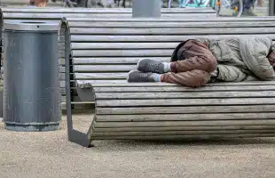La Caritas, i giovani <br> e il lavoro povero