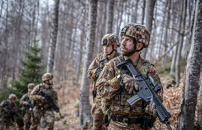 Paracadutisti italiani in azione nel sud del Kosovo