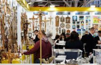 AL VIA LA PIUâ GRANDE <br> FIERA ARTICOLI RELIGIOSI