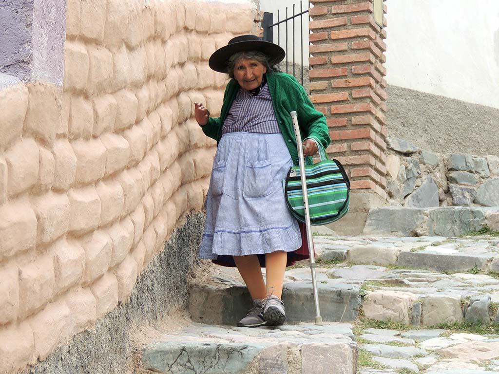 Donna a Iruya a nord di Salta - Argentina