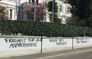 Basilea: nuove scritte anarchiche sui muri del consolato italiano