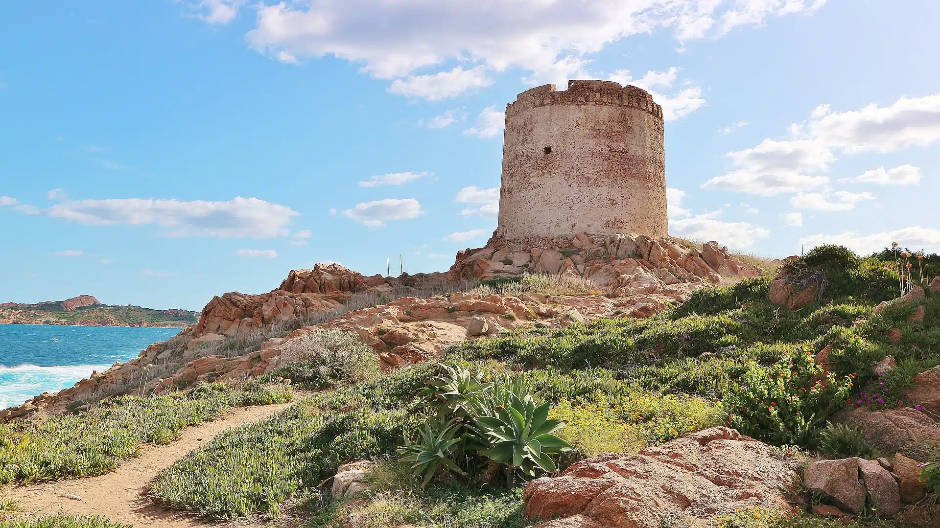 La splendida costa sarda: TrinitÃ  d'Agultu e Vignola