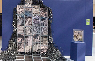 L'artista italiano Jacopo Di Cera racconta la crisi climatica con una videoinstallazione ad Art Dubai 