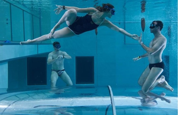 10 ANNI PER Y-40,  PISCINA <BR> DA RECORD MONDIALE