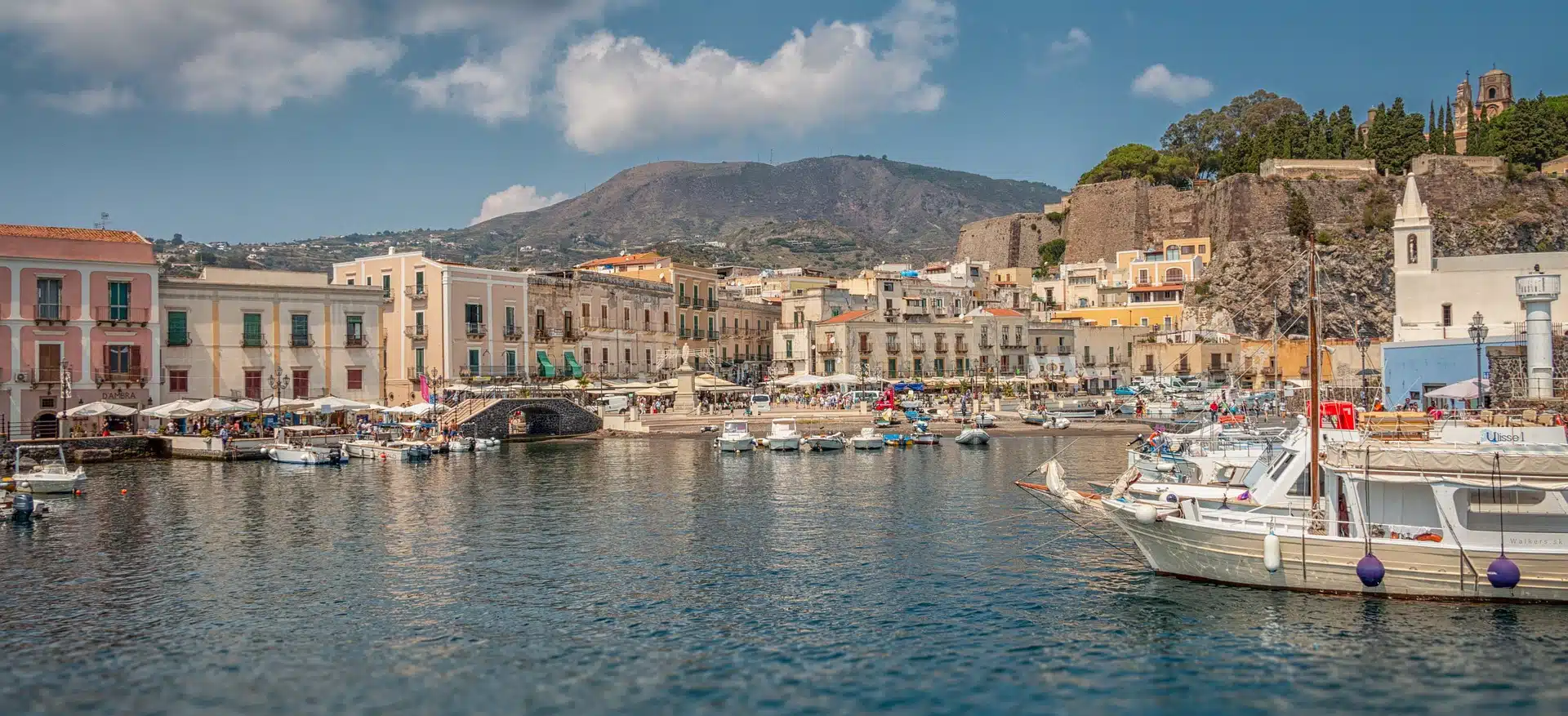Lipari, perla delle isole Eolie in Sicilia