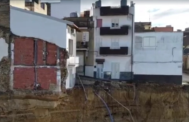 GEOLOGI: 2,3 MLN CASE<BR> IN ZONE A RISCHIO   