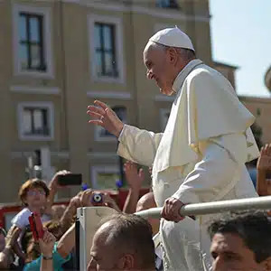 Pope has not pneumonia: âclearly improvingâ from flu, Vatican says