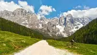 A passeggio in Trentino con vista sulle Dolomiti