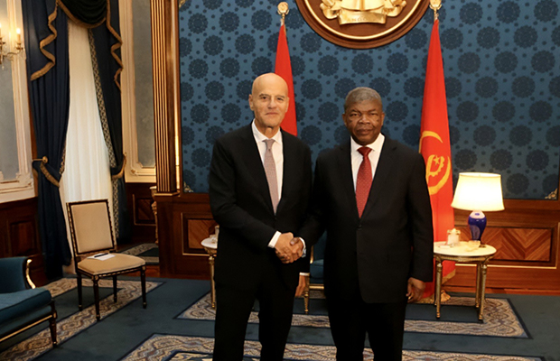 Il presidente dellâAngola JoÃ£o LourenÃ§o incontra lâad di Eni Claudio Descalzi