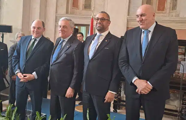  ACCORDO ITALIA-ISRAELE <br> SOSPESO DAL GOVERNO 