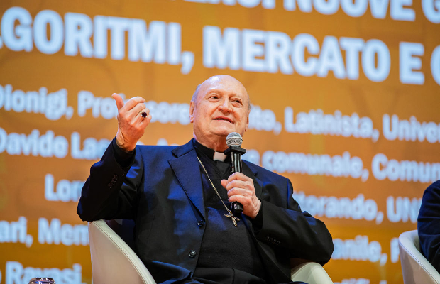 CARDINALE RAVASI E RAGAZZI <BR> CORTILE DEI GENTILI A TRENTO
