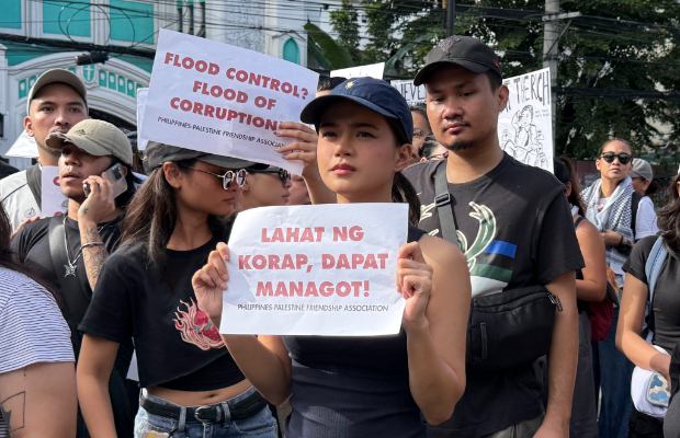 FILIPPINE NEL CAOS <br> SCONTRI A MANILA