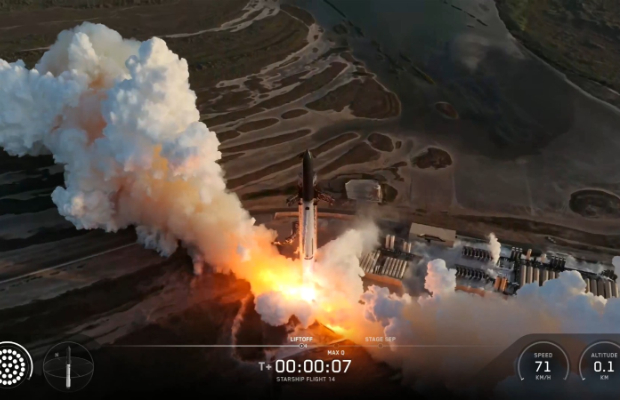 STARSHIP E' PARTITO, <br> RIVOLUZIONE NELLO SPAZIO