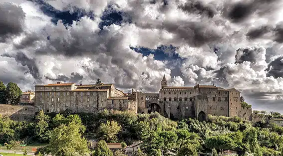 Viterbo, in visita al Palazzo dei Papi