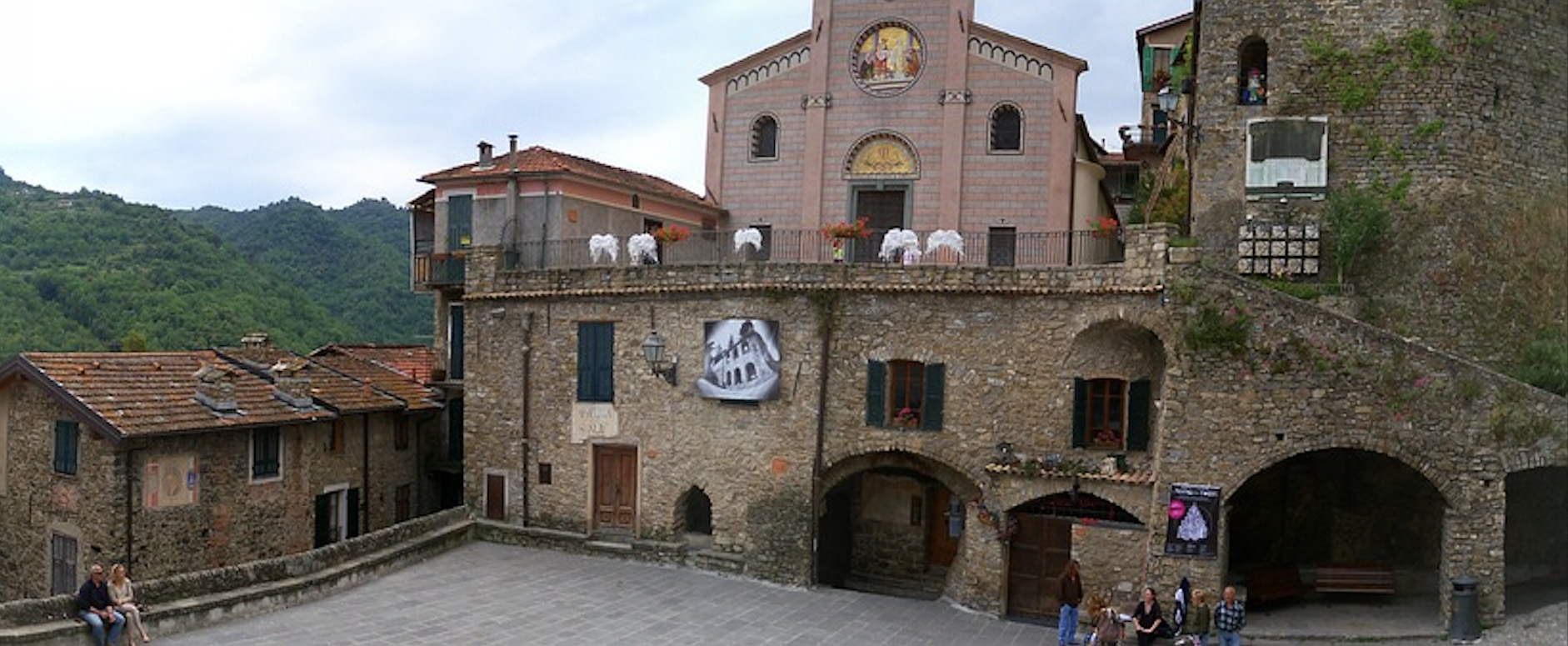 Apricale: il borgo ligure degli artisti