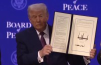 DAVOS, TRUMP PRESENTA <br> IL 