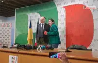 Pd, Letta dona a Schlein melograno per passaggio consegne
