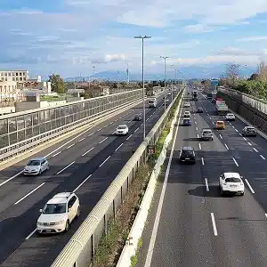 Speeding up on the highways: Minister Salvini proposes faster limits