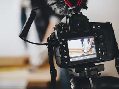 SETTE VIDEO PER PROMUOVERE LâARTE CONTEMPORANEA