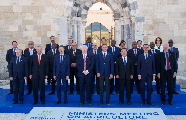 LOLLOBRIGIDA APRE <BR> IL G7 AGRICOLTURA