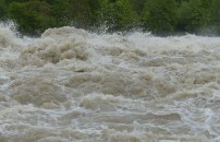 TEXAS, FIUME STRARIPA <br> E INVESTE CAMPI SCOUT