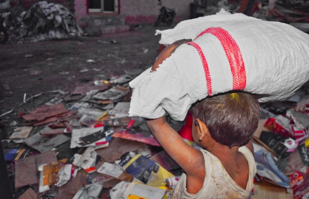 12 MILIONI DI BAMBINI <BR> SONO SCHIAVI INVISIBILI