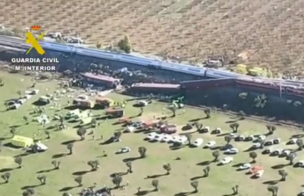 SPAGNA, DECINE DI MORTI <br> IN UNO SCONTRO TRA TRENI