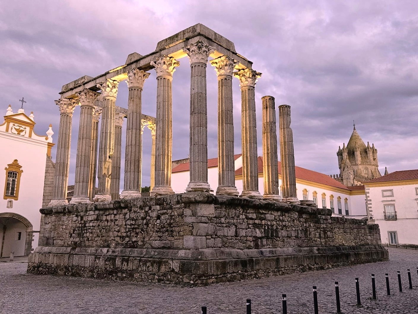 1177 - Tempio romano di Evora - Portogallo