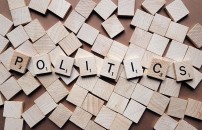 Come fare politica <br> senza dirlo