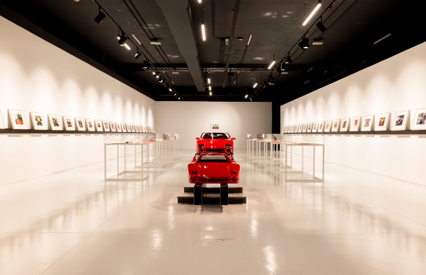 âRosso Ferrariâ: lo storico marchio nelle foto di Luigi Ghirri