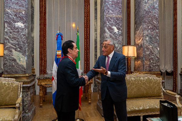 Onorificenza allâAmbasciatore Tony Raful Tejada