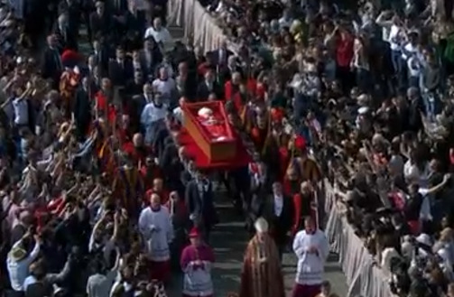 VOCI DALLA PIAZZA: <BR> âUN GRANDE PADREâ