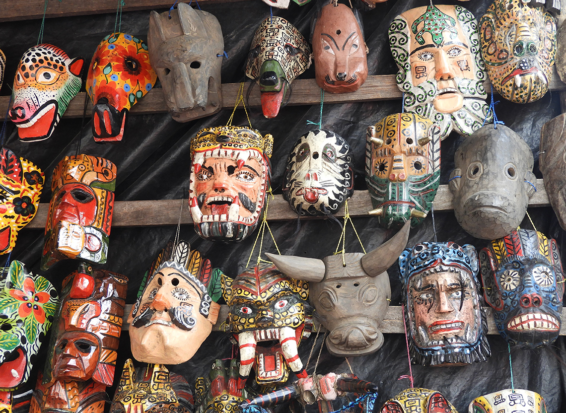 Maschere nel mercato di Chichicastenango - Guatemala
