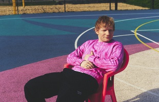 Ed Sheeran annuncia il nuovo album âPlayâ in uscita il 12 settembre