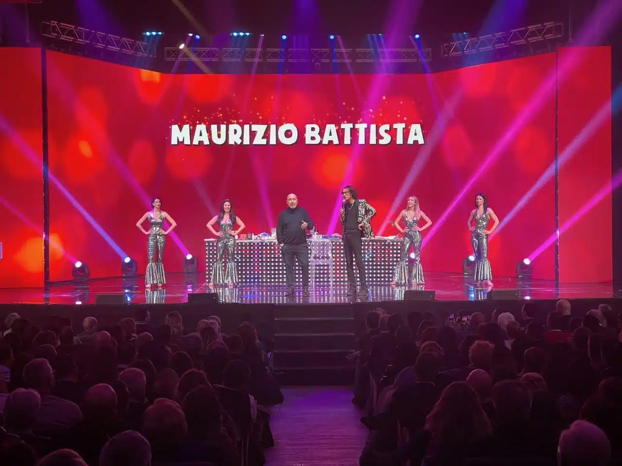 Maurizio Battista in scena all'Olimpico