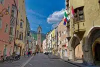 Sotto la Torre delle Dodici in Alto Adige