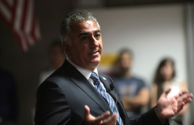 IRAN, PAHLAVI: VICINI <br> A CADUTA DEL REGIME