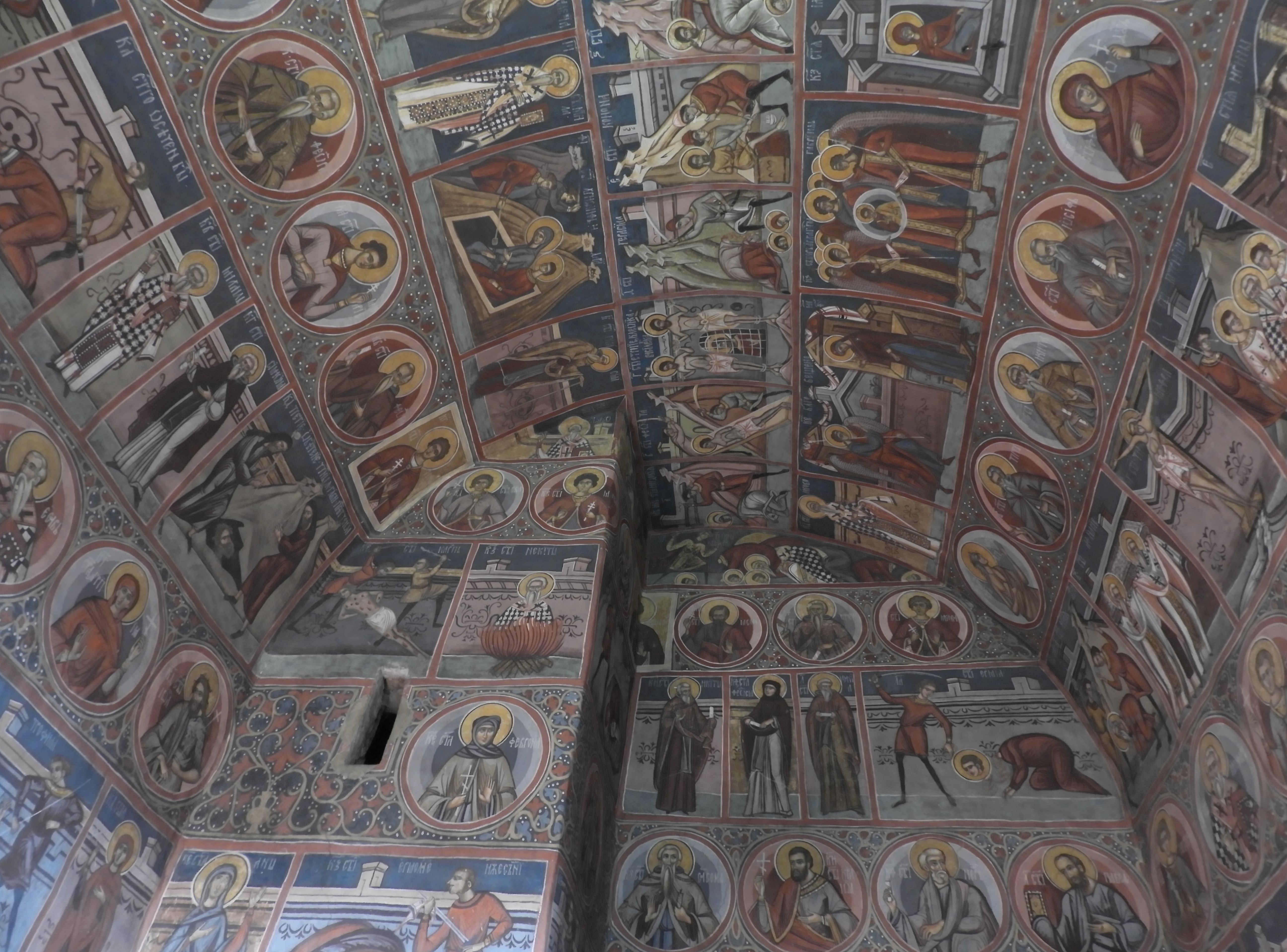 13 - Interno del Monastero di Moldovita nella regione della Bucovina - Romania 