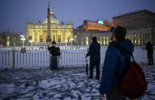 NEVE, ROMA SI SVEGLIA <BR> SOTTO DIECI CENTIMETRI