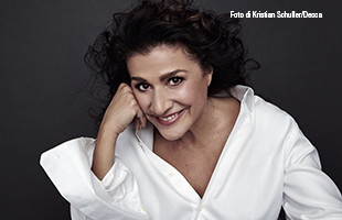 Cecilia Bartoli and PlÃ¡cido Domingo together on the stage of the Salle Garnier
