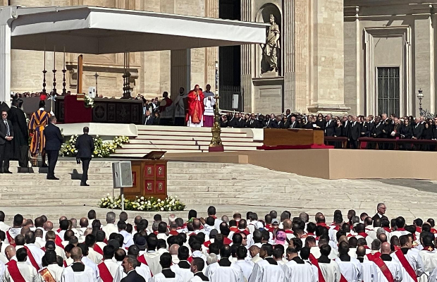 IL MONDO DICE ADDIO <BR> A PAPA FRANCESCO