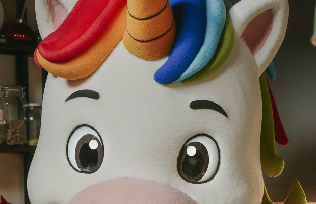 SolidarietÃ , a Sanremo Arcobaliâ: mascotte dellâAssociazione Coloriamo i sogni 