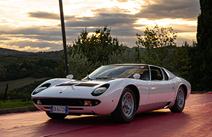 La Lamborghini Miura, prima supercar della storia, compie 60 anni