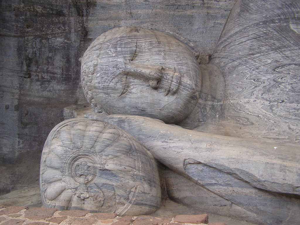 312 - Il Gal Vihara o tempio della roccia nera a Polonnaruwa - Sri Lanka